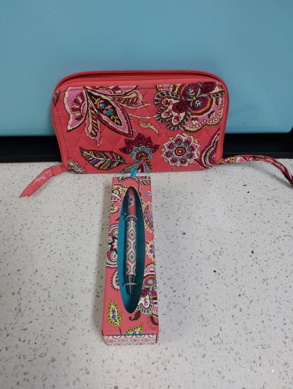 Vera Bradley Zip Around  Accordion Wallet & Pen Call Me Coral
